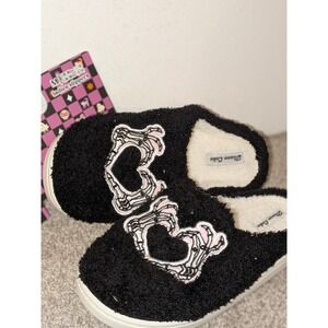 Moon Cake Black‎ Skeleton Heart Fuzzy Plush Ladies Slippers Size 7/8 Medium NEW